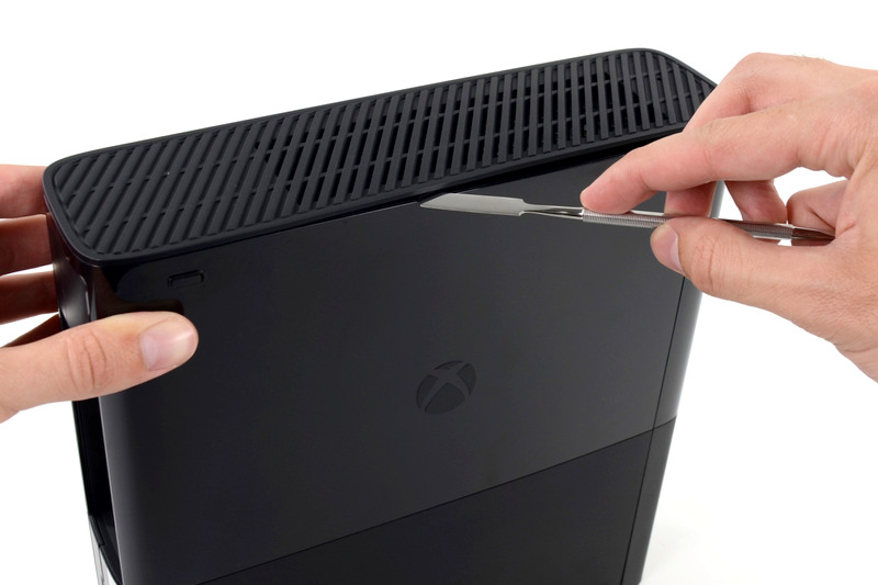 Отщелкиваем пластиковые клипсы Отщелкиваем пластиковые клипсы