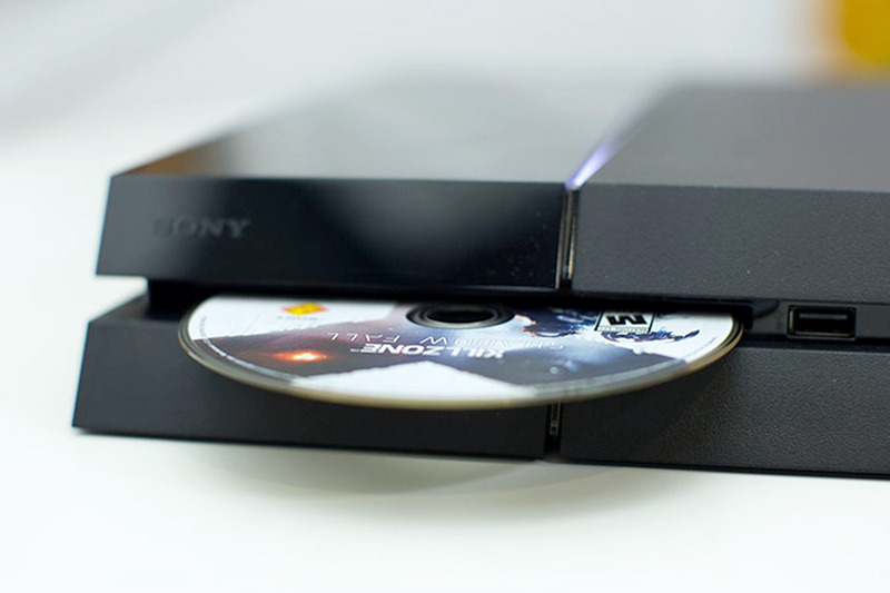 Диск в приводе PS4